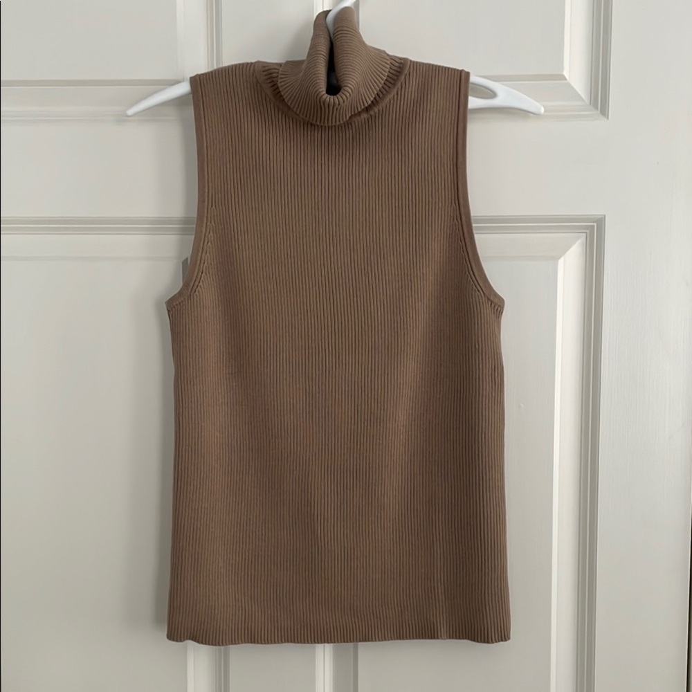 Sleeveless Ribbed Turtleneck Top in Dark Tan